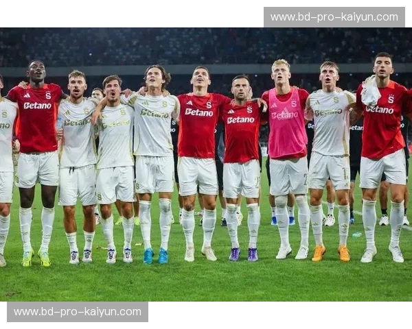 光影之城的极尽繁华,撞上贝尔格莱德的铁血黄昏:巴黎对阵红星,一场足球灵魂的生死博弈 光影之城的极尽繁华,撞上贝尔格莱德的铁血黄昏:巴黎对阵红星,一场足球灵魂的生死博弈